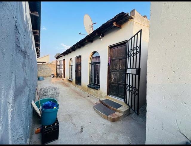 11 BEDROOM HOUSE FOR SALE IN BIRCH ACRES